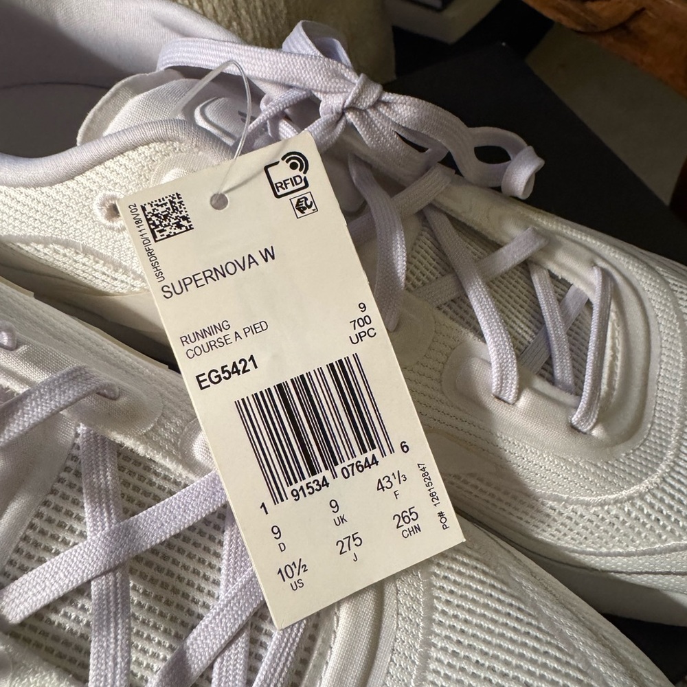 Adidas Women's White Supernova - new in box with tags - Picture 2 of 4